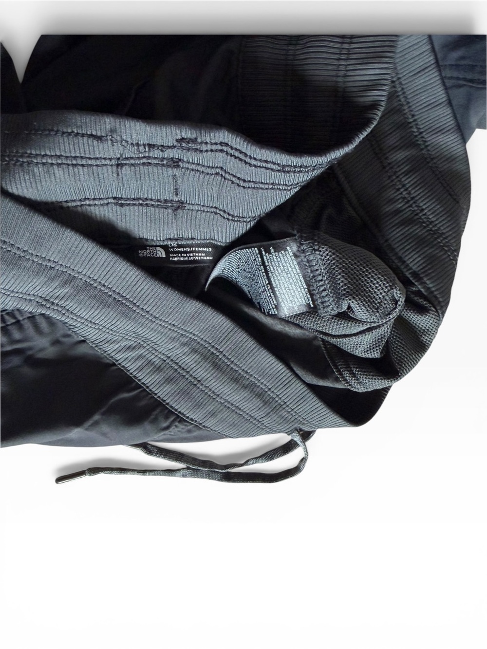 The North Face Women’s Black Performance Crop Pants Size Large - Picture 5 of 5